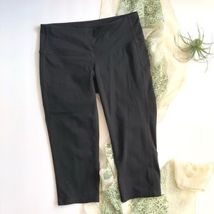Athleta Knickers Long Short Capri Black Yoga XS